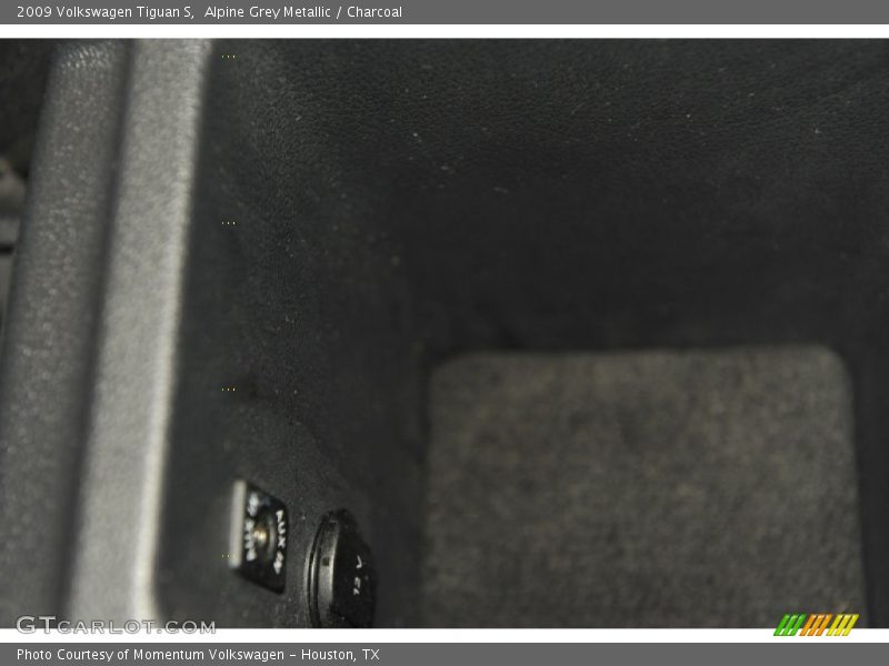 Alpine Grey Metallic / Charcoal 2009 Volkswagen Tiguan S