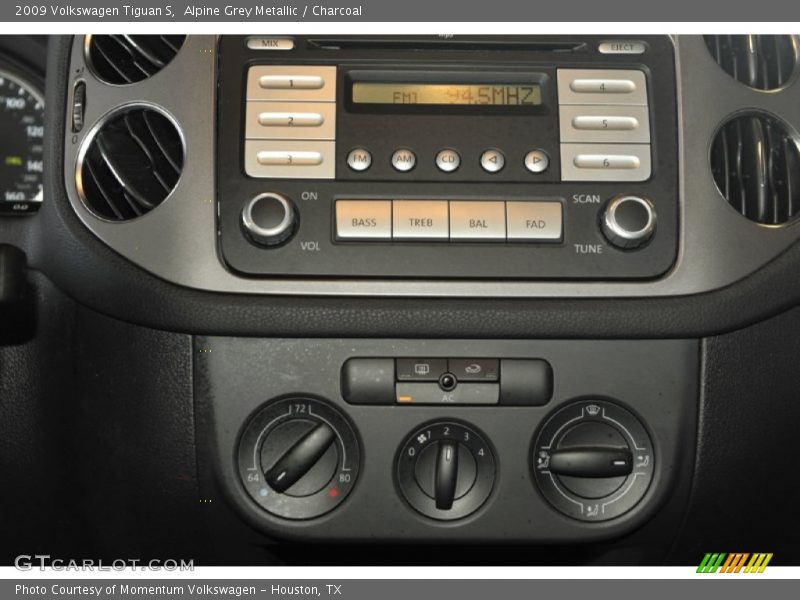 Alpine Grey Metallic / Charcoal 2009 Volkswagen Tiguan S