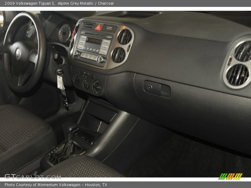 Alpine Grey Metallic / Charcoal 2009 Volkswagen Tiguan S