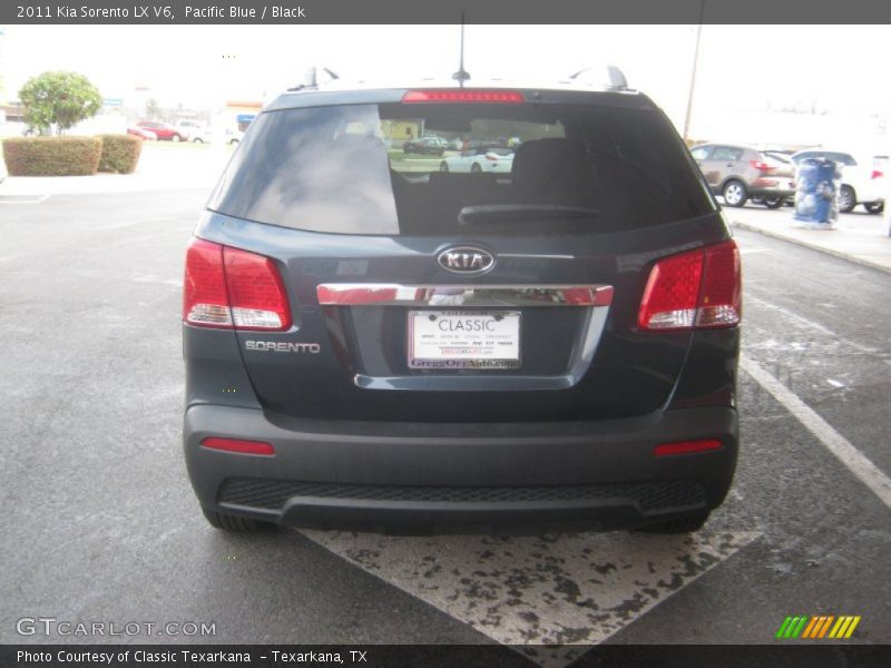 Pacific Blue / Black 2011 Kia Sorento LX V6