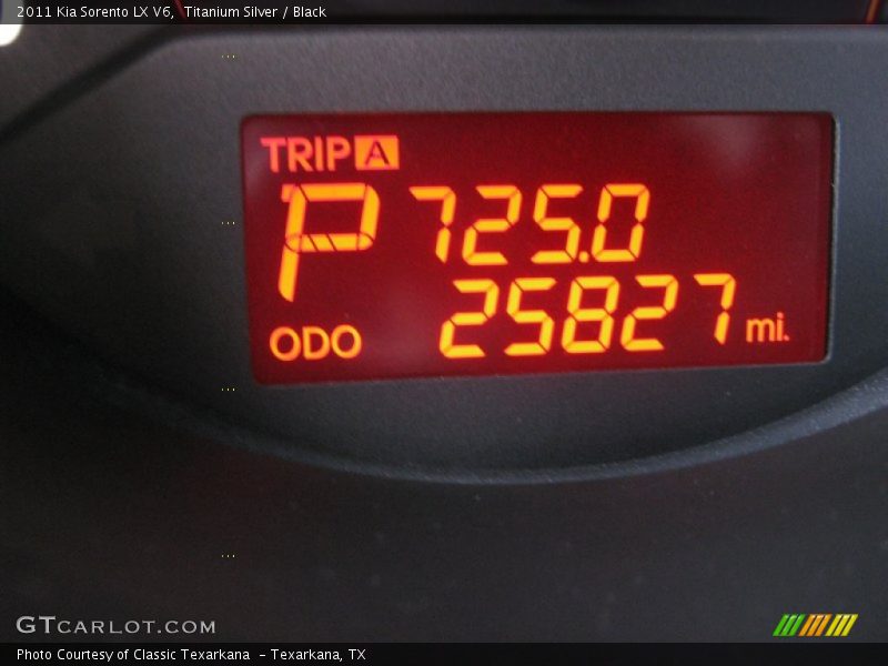 Titanium Silver / Black 2011 Kia Sorento LX V6