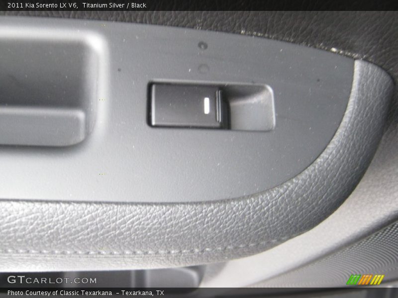Titanium Silver / Black 2011 Kia Sorento LX V6