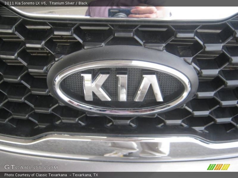 Titanium Silver / Black 2011 Kia Sorento LX V6