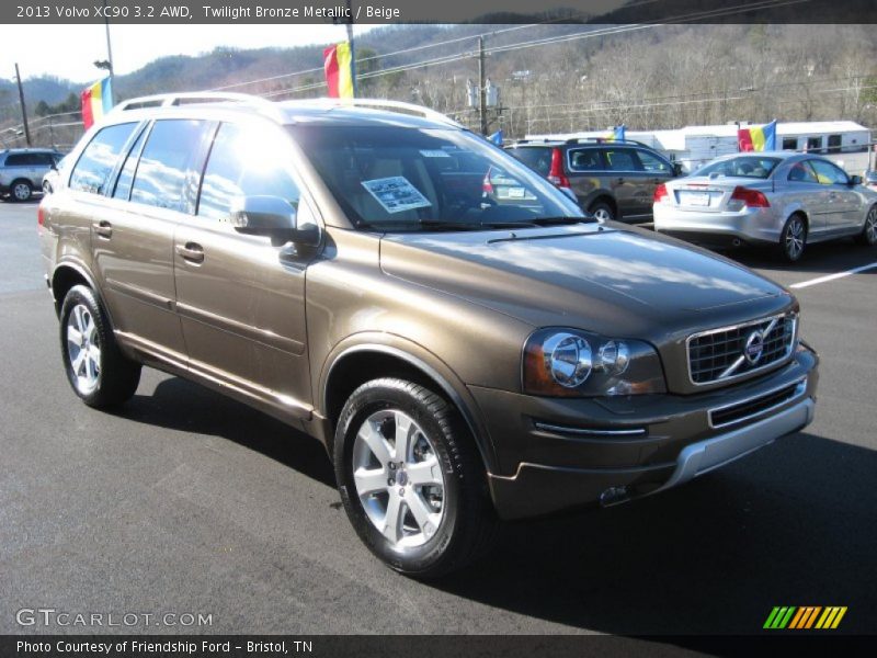 Front 3/4 View of 2013 XC90 3.2 AWD