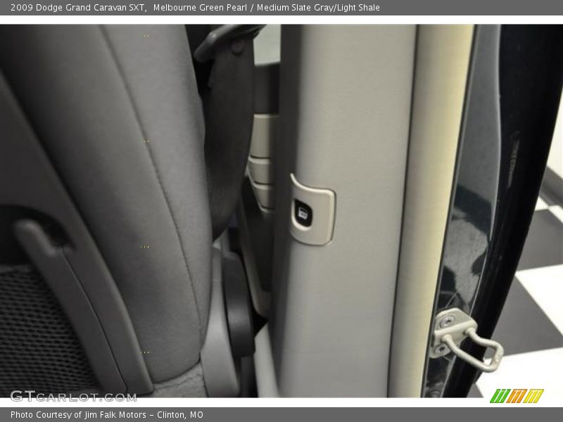 Melbourne Green Pearl / Medium Slate Gray/Light Shale 2009 Dodge Grand Caravan SXT