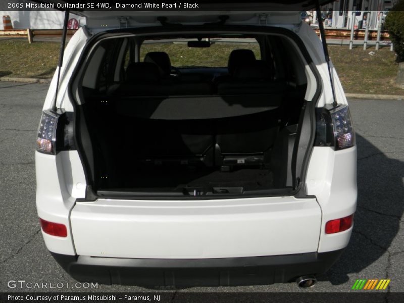 Diamond White Pearl / Black 2009 Mitsubishi Outlander SE 4WD