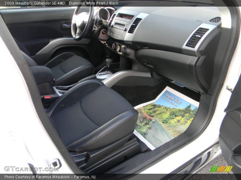 Diamond White Pearl / Black 2009 Mitsubishi Outlander SE 4WD