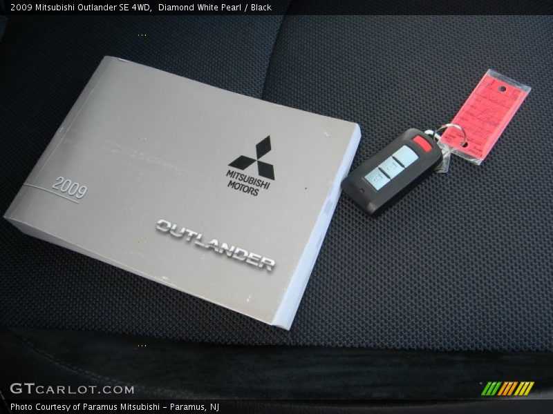 Diamond White Pearl / Black 2009 Mitsubishi Outlander SE 4WD