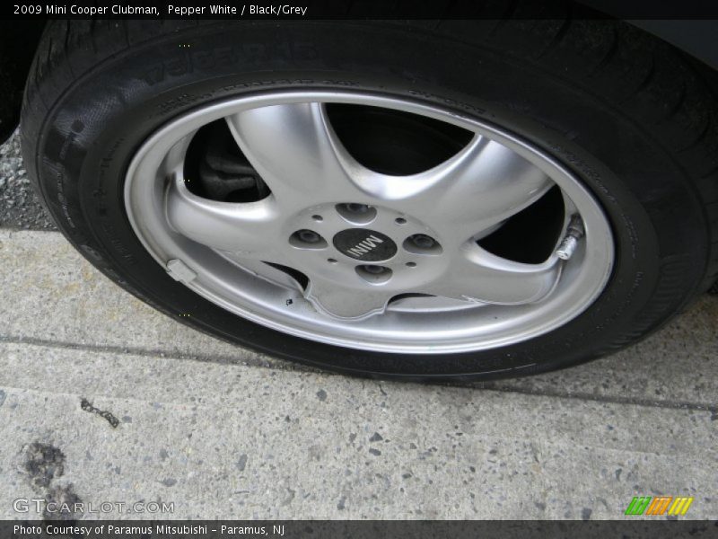 Pepper White / Black/Grey 2009 Mini Cooper Clubman