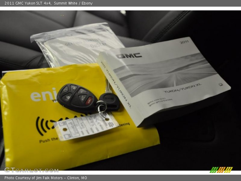 Summit White / Ebony 2011 GMC Yukon SLT 4x4