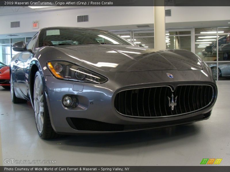 Grigio Alfieri (Grey) / Rosso Corallo 2009 Maserati GranTurismo