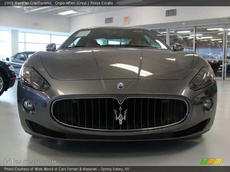Grigio Alfieri (Grey) / Rosso Corallo 2009 Maserati GranTurismo