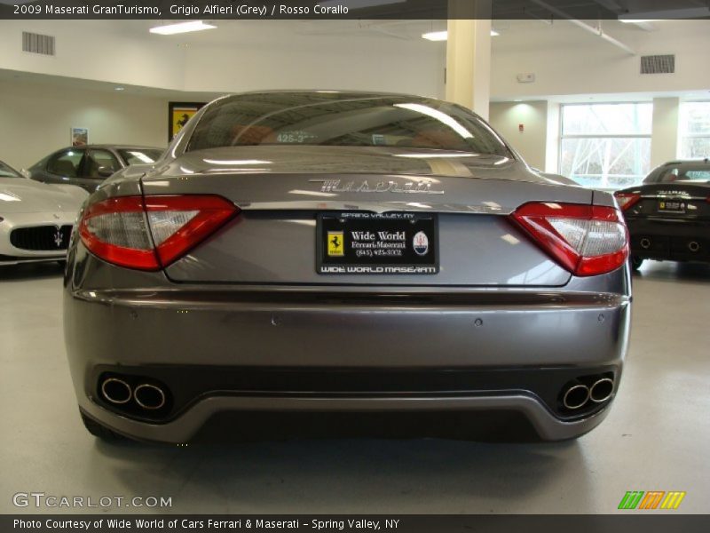 Grigio Alfieri (Grey) / Rosso Corallo 2009 Maserati GranTurismo