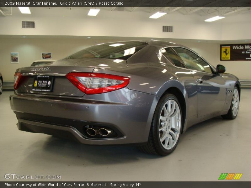 Grigio Alfieri (Grey) / Rosso Corallo 2009 Maserati GranTurismo