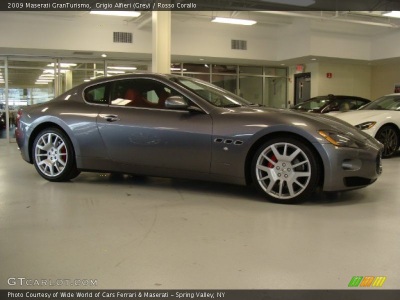 Grigio Alfieri (Grey) / Rosso Corallo 2009 Maserati GranTurismo