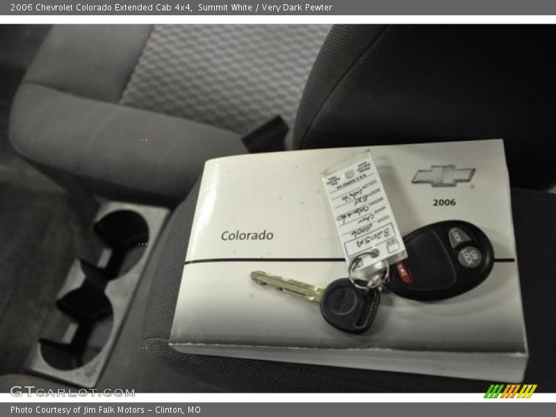 Summit White / Very Dark Pewter 2006 Chevrolet Colorado Extended Cab 4x4