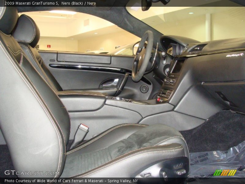  2009 GranTurismo S Nero Interior
