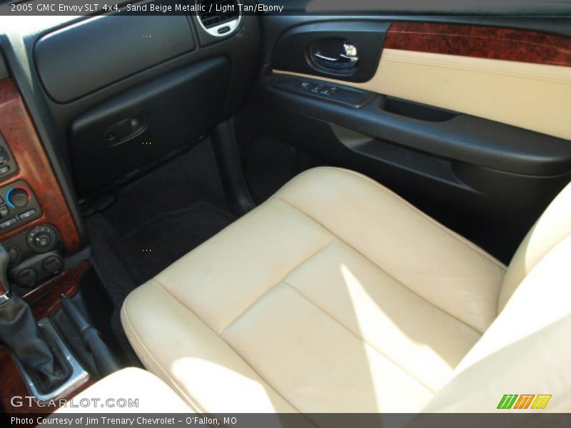 Sand Beige Metallic / Light Tan/Ebony 2005 GMC Envoy SLT 4x4