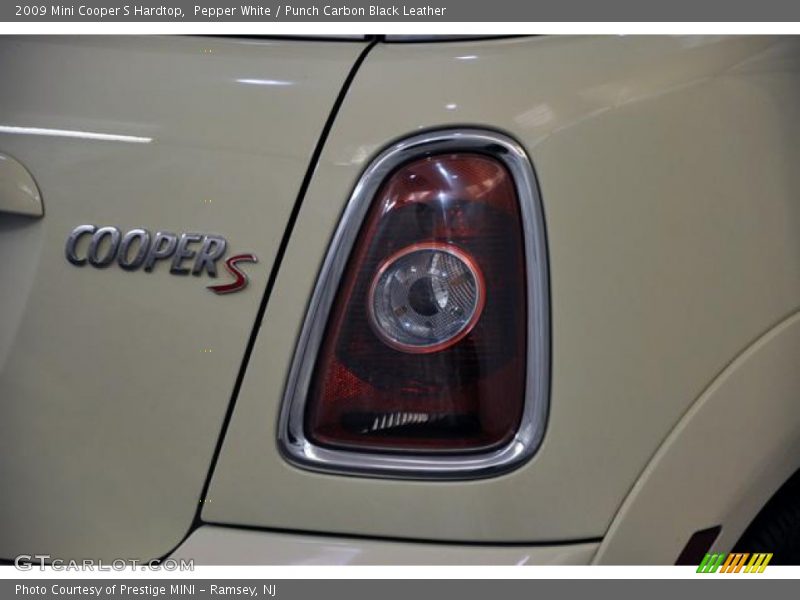Pepper White / Punch Carbon Black Leather 2009 Mini Cooper S Hardtop