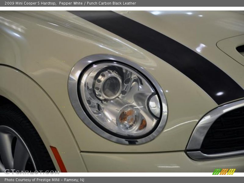 Pepper White / Punch Carbon Black Leather 2009 Mini Cooper S Hardtop