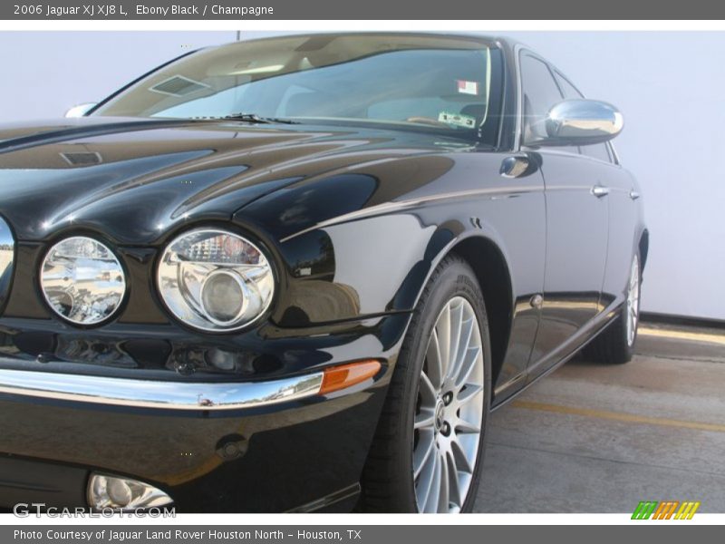 Ebony Black / Champagne 2006 Jaguar XJ XJ8 L