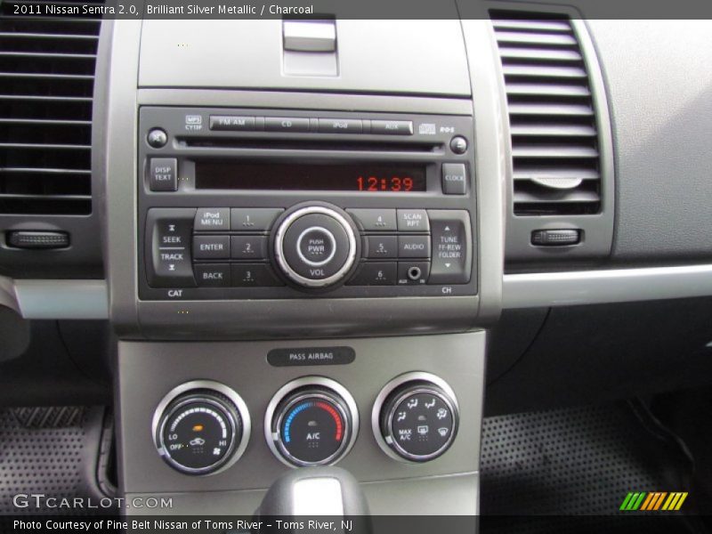 Brilliant Silver Metallic / Charcoal 2011 Nissan Sentra 2.0