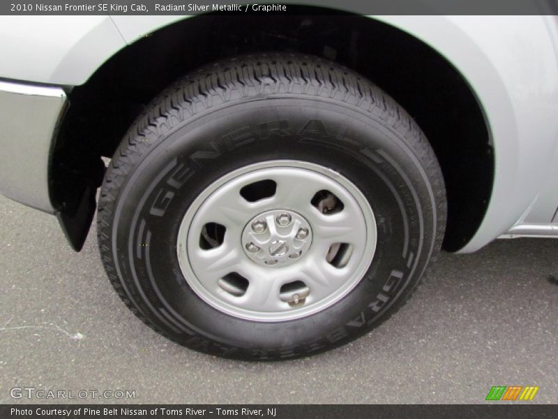 Radiant Silver Metallic / Graphite 2010 Nissan Frontier SE King Cab