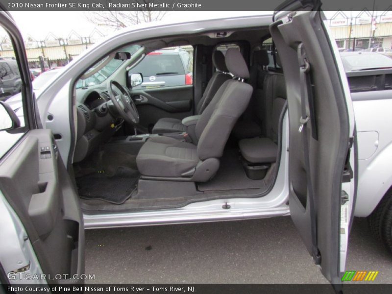 Radiant Silver Metallic / Graphite 2010 Nissan Frontier SE King Cab