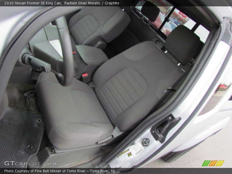 Radiant Silver Metallic / Graphite 2010 Nissan Frontier SE King Cab