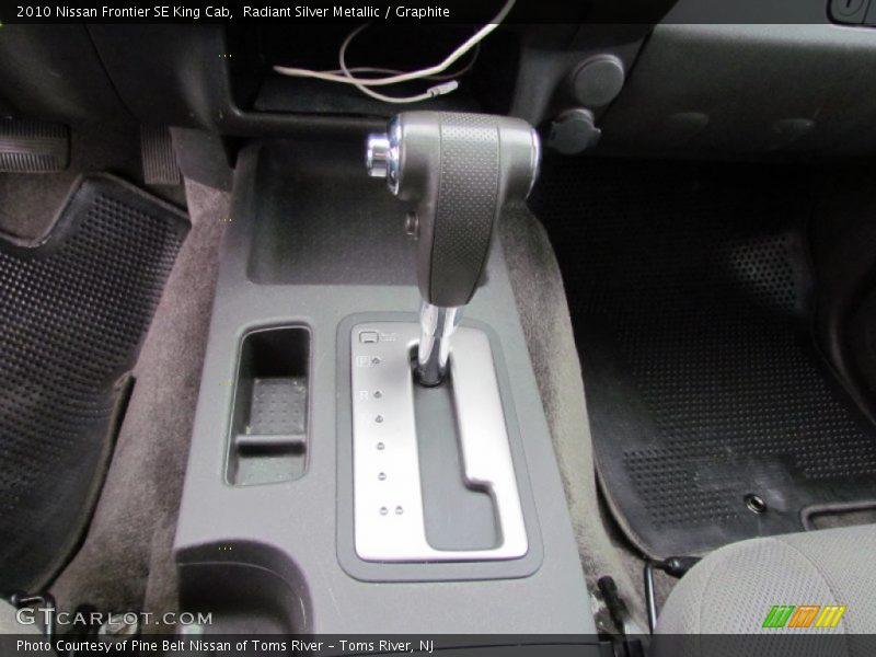 Radiant Silver Metallic / Graphite 2010 Nissan Frontier SE King Cab