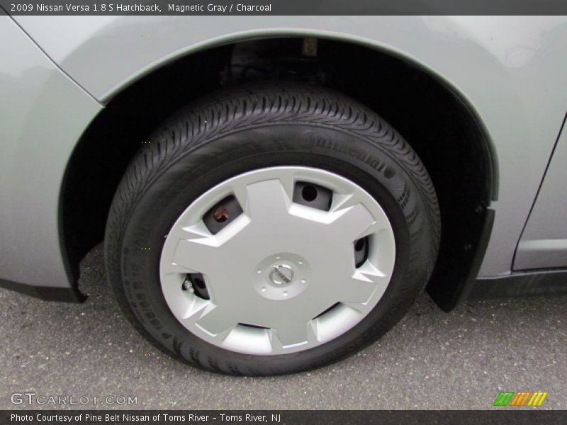 Magnetic Gray / Charcoal 2009 Nissan Versa 1.8 S Hatchback