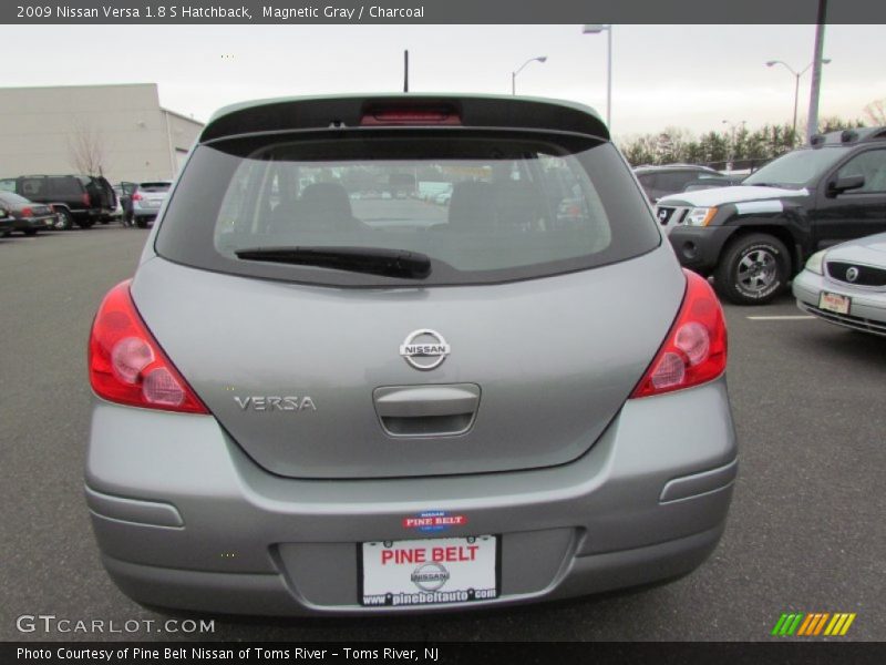 Magnetic Gray / Charcoal 2009 Nissan Versa 1.8 S Hatchback