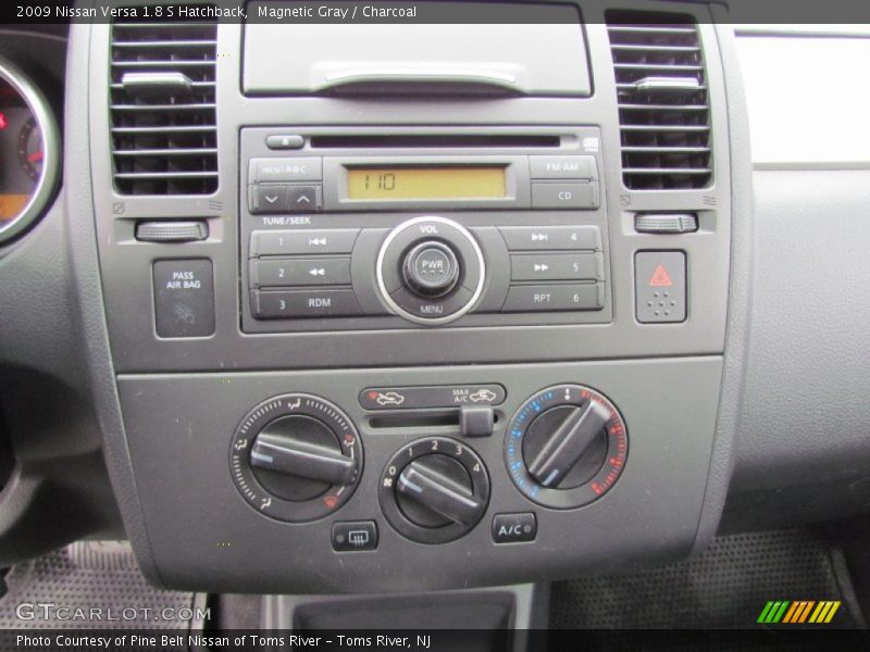 Magnetic Gray / Charcoal 2009 Nissan Versa 1.8 S Hatchback