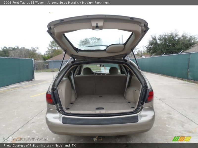 Arizona Beige Metallic / Medium Parchment 2003 Ford Taurus SE Wagon