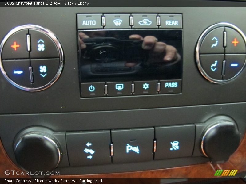 Black / Ebony 2009 Chevrolet Tahoe LTZ 4x4