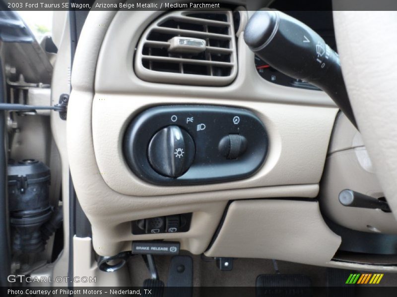 Arizona Beige Metallic / Medium Parchment 2003 Ford Taurus SE Wagon