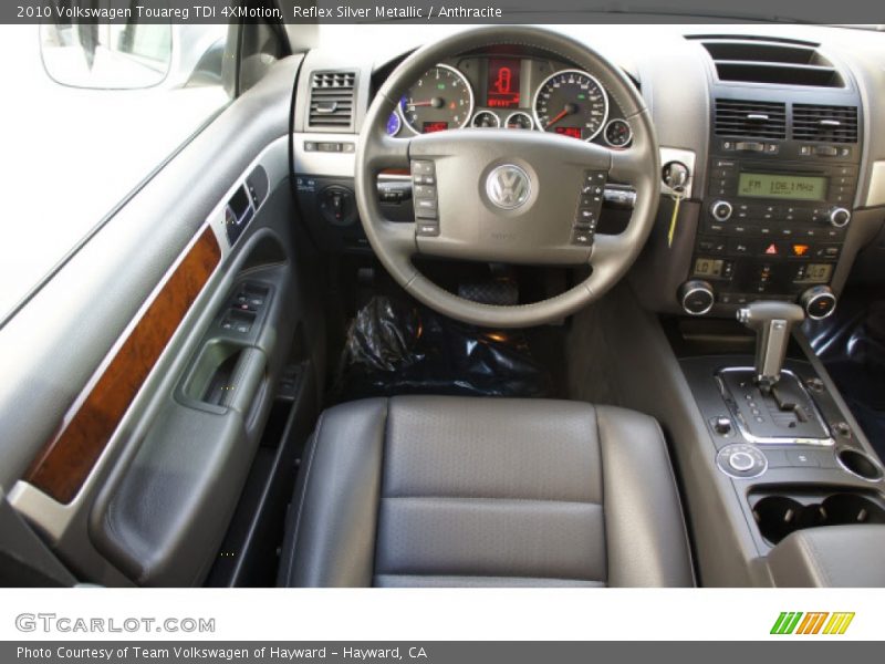 Reflex Silver Metallic / Anthracite 2010 Volkswagen Touareg TDI 4XMotion