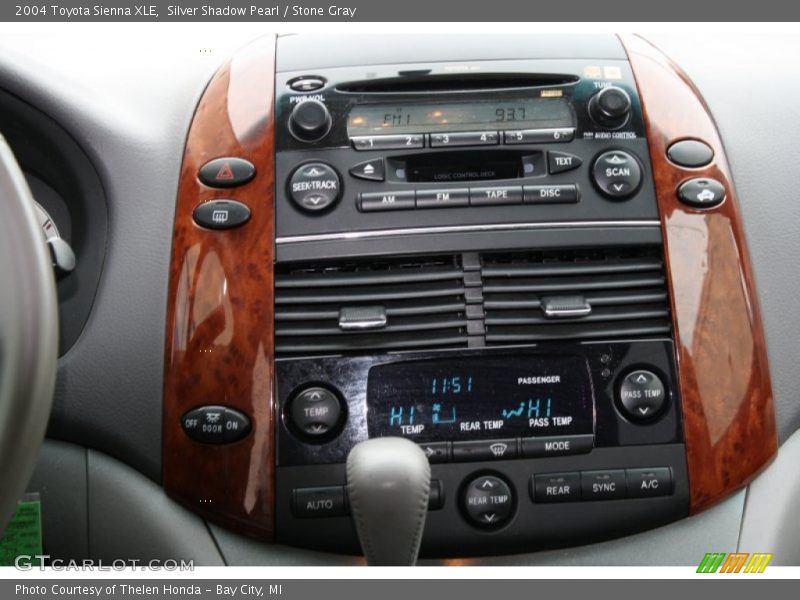 Silver Shadow Pearl / Stone Gray 2004 Toyota Sienna XLE