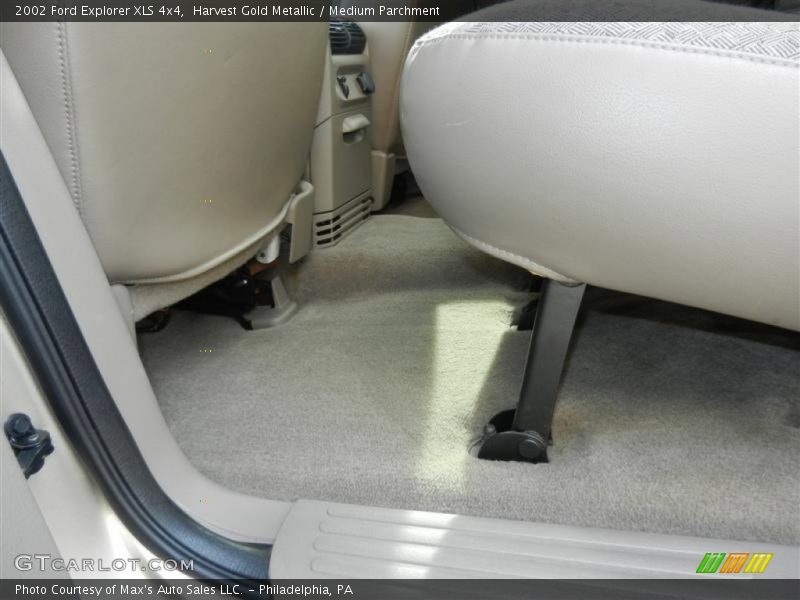 Harvest Gold Metallic / Medium Parchment 2002 Ford Explorer XLS 4x4