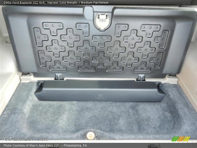 Harvest Gold Metallic / Medium Parchment 2002 Ford Explorer XLS 4x4
