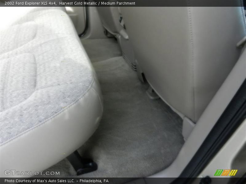 Harvest Gold Metallic / Medium Parchment 2002 Ford Explorer XLS 4x4