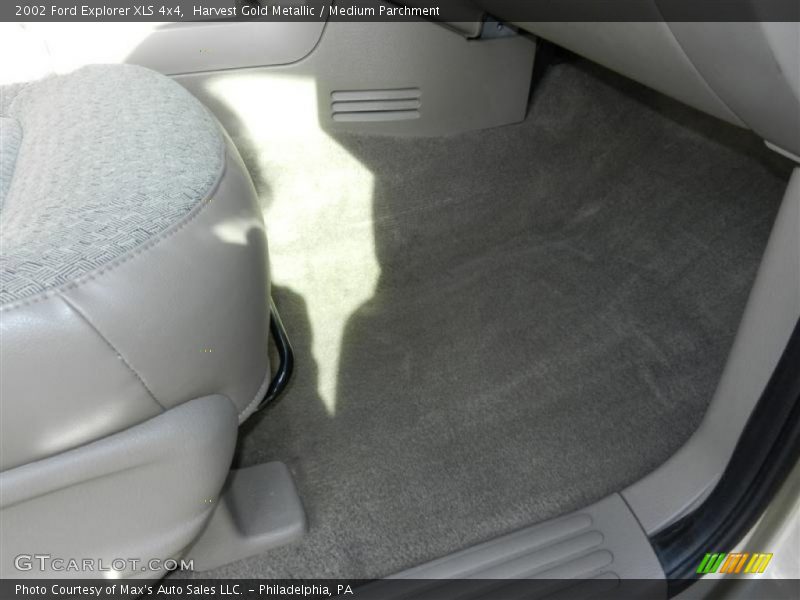 Harvest Gold Metallic / Medium Parchment 2002 Ford Explorer XLS 4x4