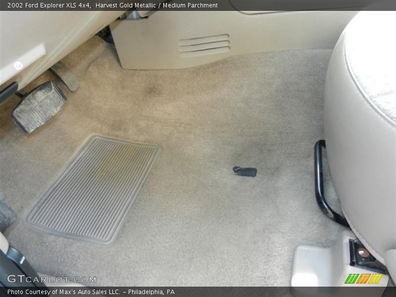 Harvest Gold Metallic / Medium Parchment 2002 Ford Explorer XLS 4x4