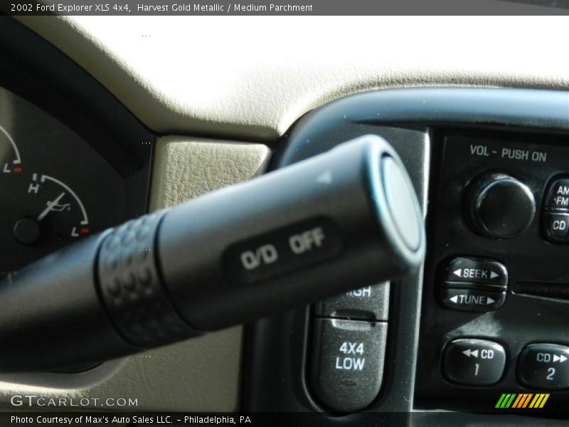 Harvest Gold Metallic / Medium Parchment 2002 Ford Explorer XLS 4x4