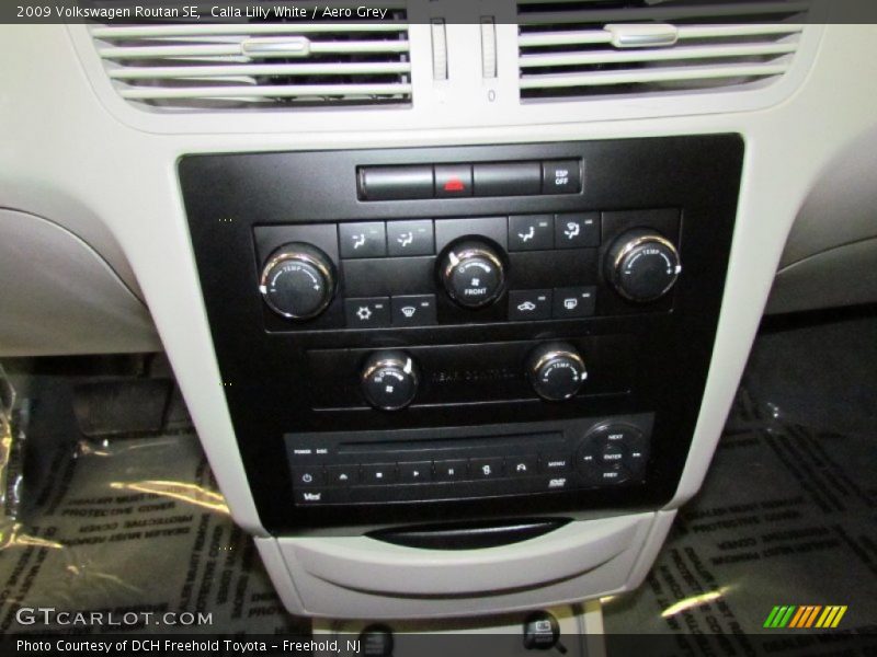Calla Lilly White / Aero Grey 2009 Volkswagen Routan SE