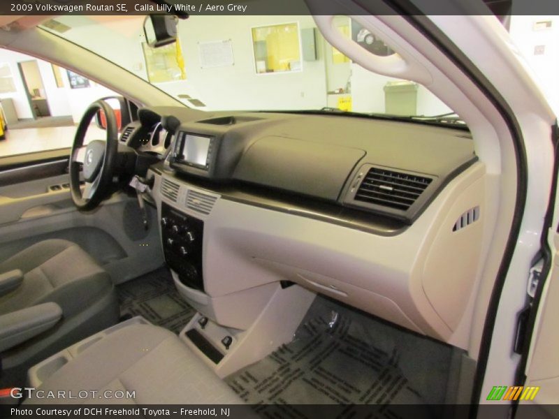 Calla Lilly White / Aero Grey 2009 Volkswagen Routan SE