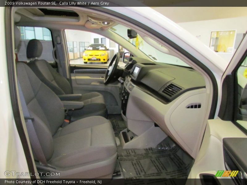 Calla Lilly White / Aero Grey 2009 Volkswagen Routan SE
