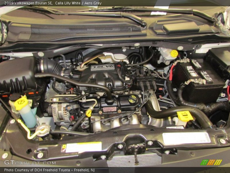 Calla Lilly White / Aero Grey 2009 Volkswagen Routan SE