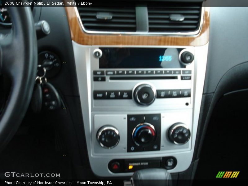 White / Ebony 2008 Chevrolet Malibu LT Sedan