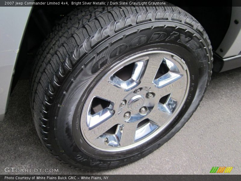 Bright Silver Metallic / Dark Slate Gray/Light Graystone 2007 Jeep Commander Limited 4x4